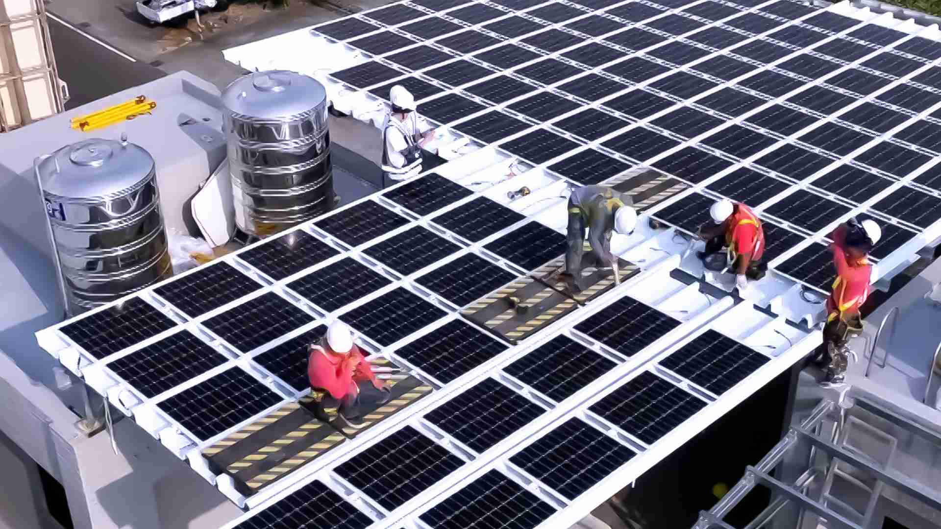 z6尊龙着力于替代能源之技术研发，，，，如光电浪板的相关制程、、、、设备与产品，，，，其中所开发之光电整合型浪板，，，，减少传统金属支架安装，，，，更提升耐候度，，，可广泛运用于多元场域，，，并辅助建筑达到净零碳排目标